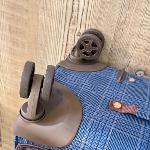 London Fog Brentwood III 20” Carry-On Spinner Luggage Light Exp. Suitcase Wheel - Picture 9 of 13